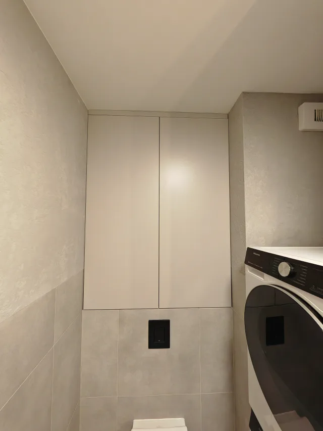 Szafka nad WC we wnęce